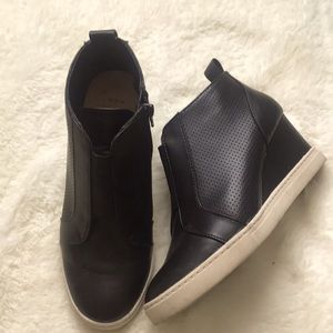 Women’s ankle wedge- leather look
